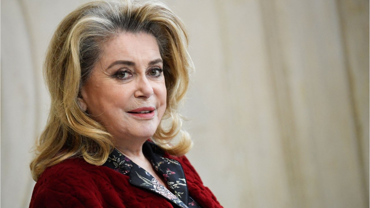 GALA VIDÉO -  Catherine Deneuve soutien de Ségolène Royal ? Elle fait une mise au point