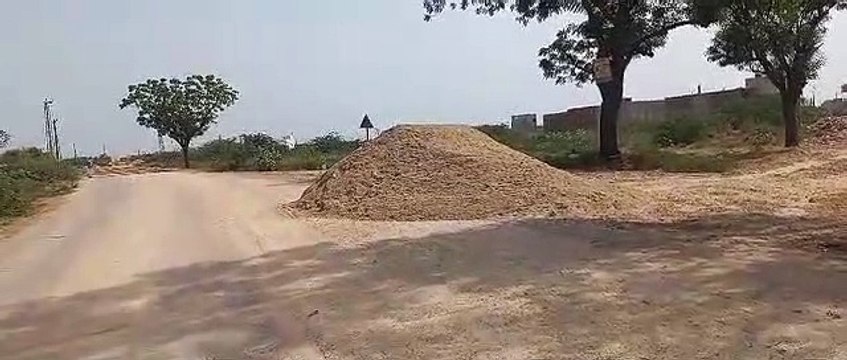 बजरी के डम्पर ने स्कूल जा रहे छात्र को कुचला, हालत गंभीर