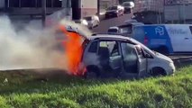 Carro pega fogo em rodovia de Florianópolis