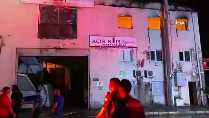 Un incendie s'est déclaré dans l'usine qui produit des portes en bois à Bursa