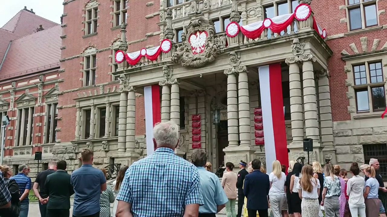 Orzeł z koroną na czerwonym polu. Nareszcie można podziwiać godło po renowacji
