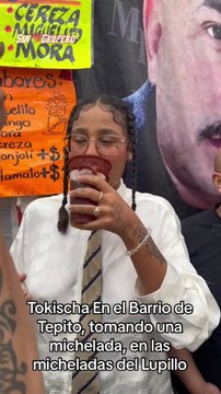 Tokischa come tacos de tripa y bebe micheladas en Tepito