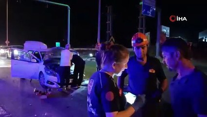 Kaza yaptı, olay yerinden kaçıp geri geldi: 2 yaralı