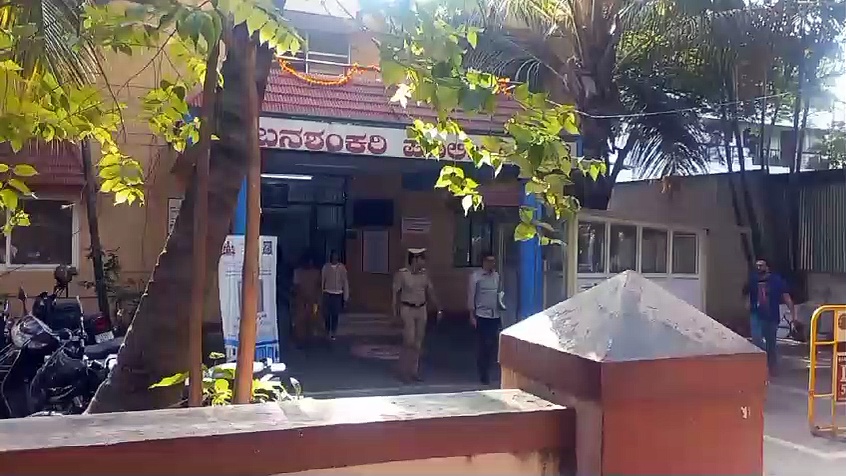 Watch : மூதாட்டியின் வீட்டை விற்று கிடைத்த ரூ.3.5 கோடியை சுருட்டிய 3 பெண்கள் உள்பட 4 பேர் கைது!