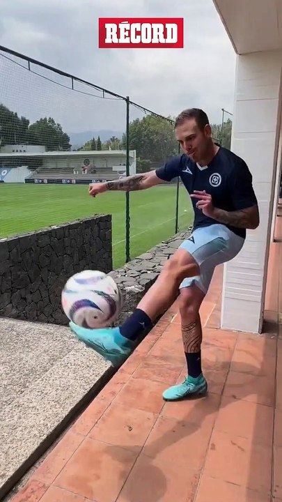 ROTONDI Y LIRA HACEN INCREIBLES GOLES EN EL ENTRENAMIENTO DE CRUZ AZUL #ligamx #cruzazul #futbol