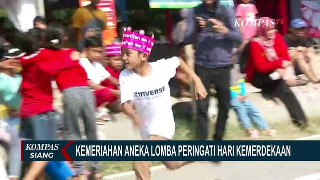 Seru! Warga Cipinang Melayu Lomba Panjat Pinang di Aliran Sungai Kalimalang