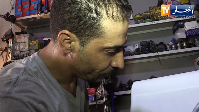 باتنة: طارق أبركان.. كهربائي سيارات جمع بين المهنة وهواية الرسم بقلم الرصاص