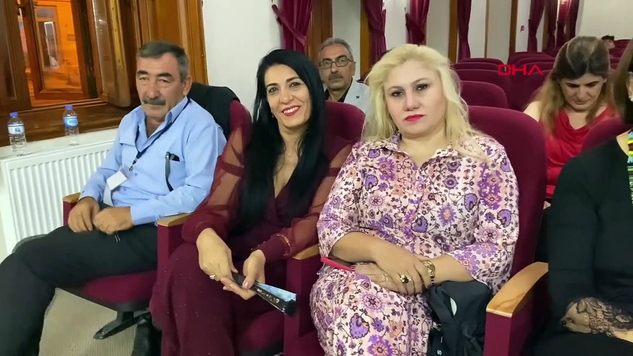 42 poètes et poètes folkloriques ont pris la scène au Festival des amoureux à Kars