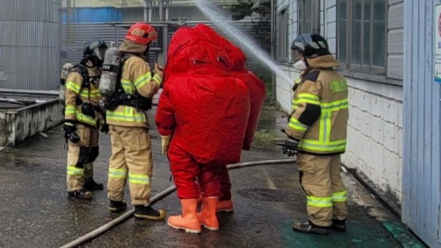 김해 본산공단 공장서 유증기 누출...인명피해 없어 / YTN