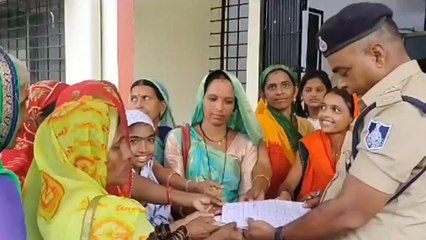 खरगोन: अवैध शराब को लेकर महिलाओ का प्रदर्शन,पुलिस को सौंपा आवेदन