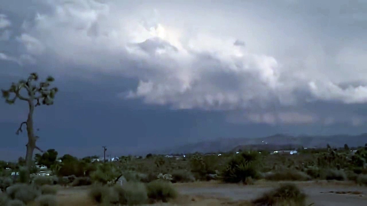 HurricaneHilary Dry lightening slamming the desert