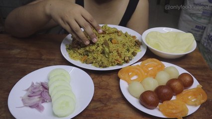 Eating Soyabean pulao, Salad, Pappad fry, Gulab Jamun, Jalebi, Rasgulla