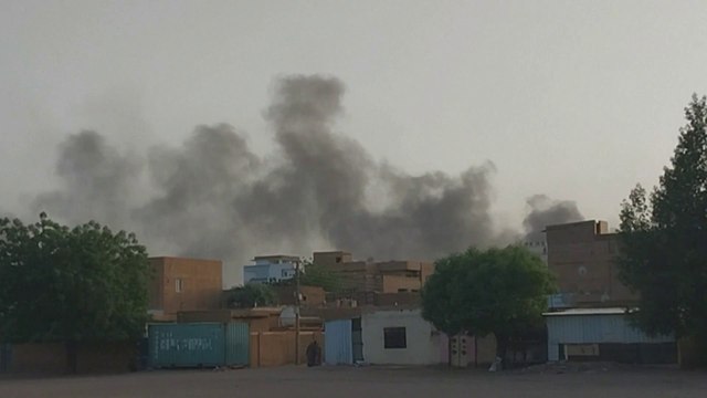 مصادر: سقوط قتلى وجرحى في هجوم لقوات الدعم السريع على الفرقة 16 بمدينة #نيالا.. والجيش السوداني يستولي على 17 سيارة رباعية الدفع #العربية #السودان
