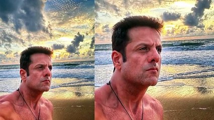 Fardeen Khan flaunts 'killer' body in shirtless selfie