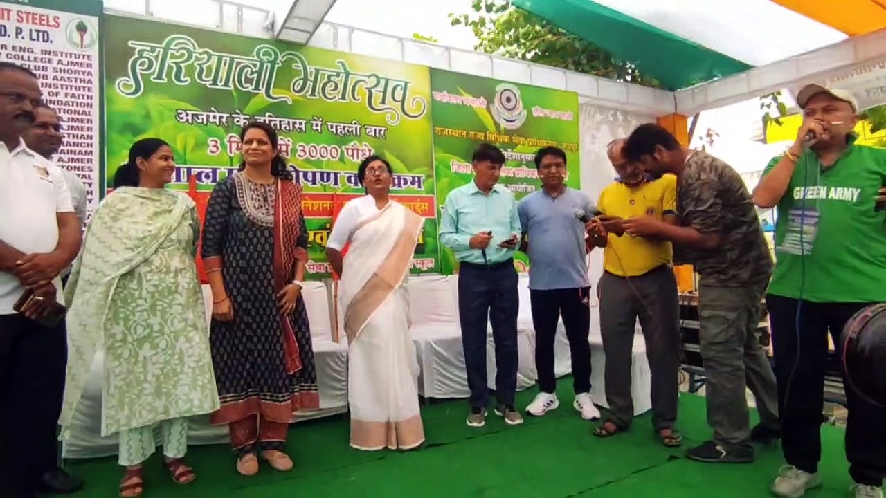 Plantation: शहरवासियों ने तीन मिनट में लगाए 3 ह...