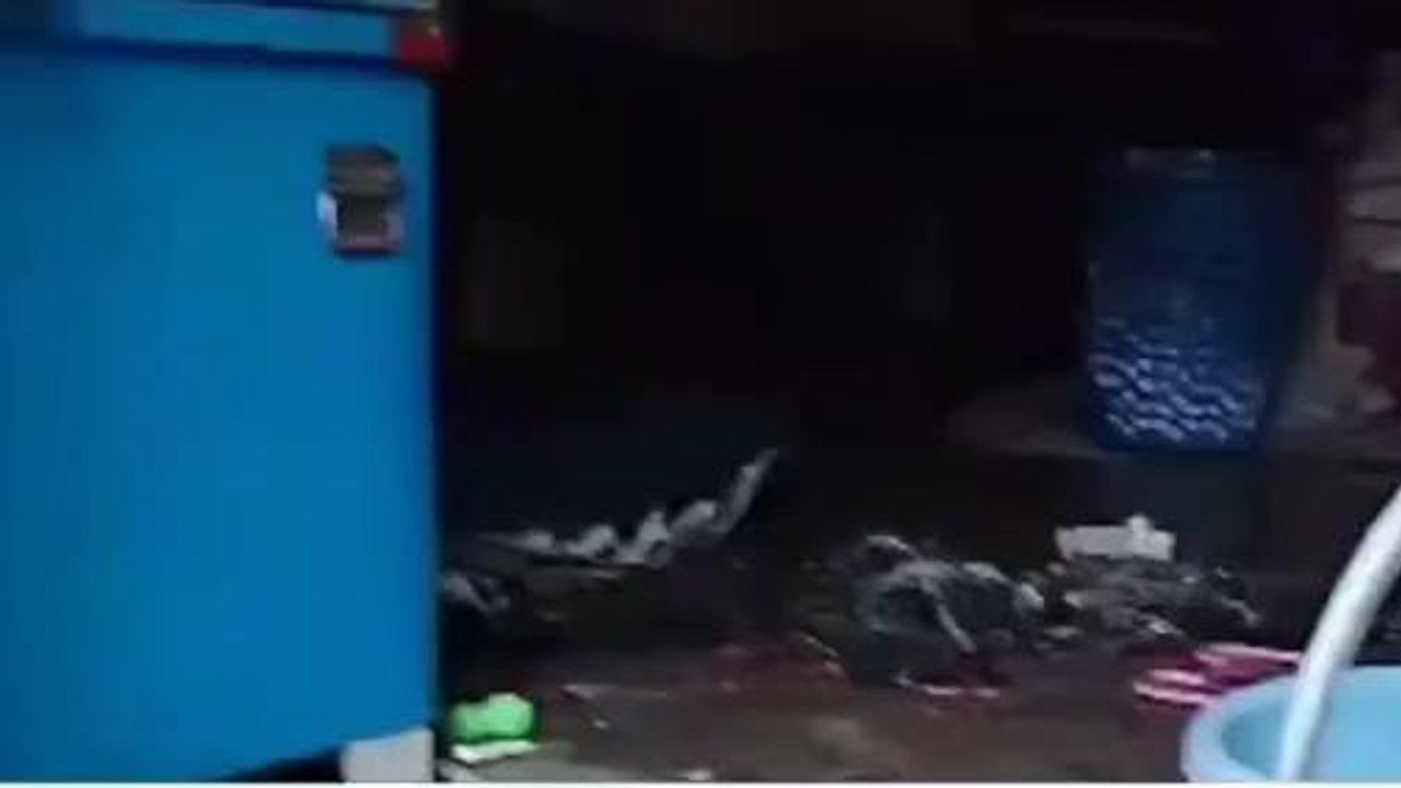 नर्मदापुरम: बदमाशों ने घर में घुसकर एक व्यक्ति पर चाकू से किया हमला, घर को किया आग के हवाले