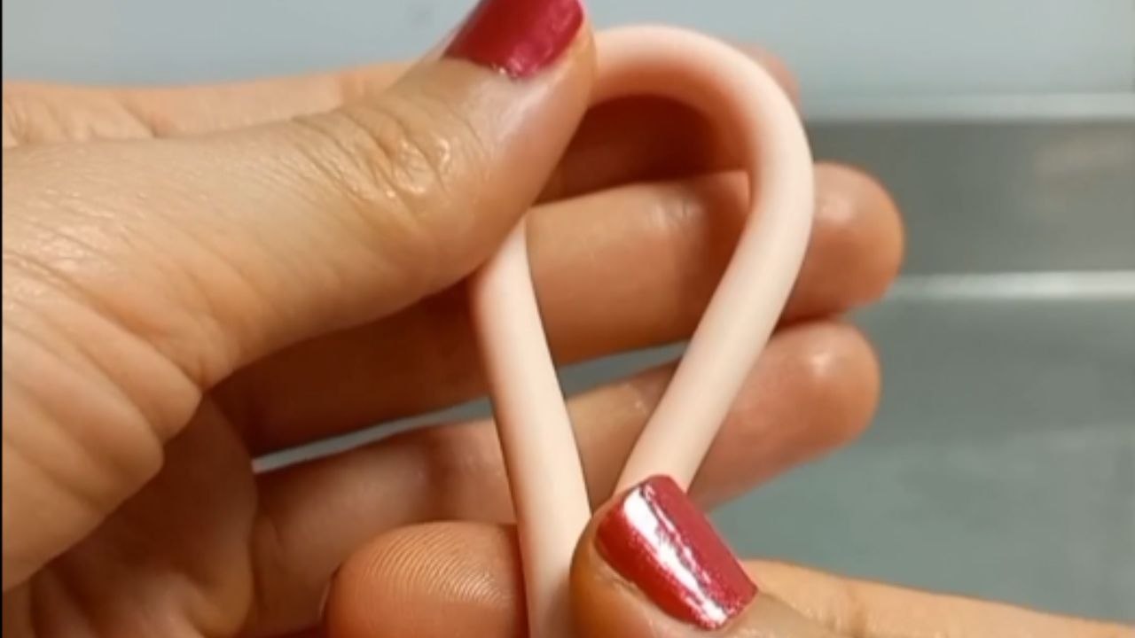 Cake artist makes edible cartoon-girl cake toppers for cakes *Amazing Cake Art*