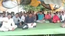 डिंडोरी: मध्य प्रदेश सहकारिता समिति के कर्मचारियों ने वेतनमान की मांग को लेकर दिया धरना
