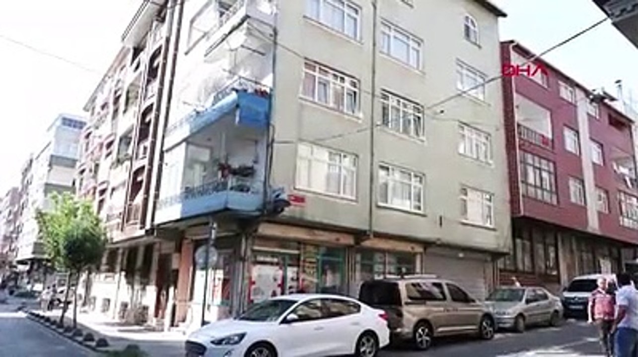 Esenler'de balkona çıktı "Beni kurtarın" diye bağırdı, kocası gözaltına alındı