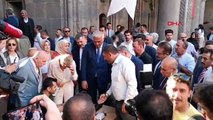 Kültür ve Turizm Bakanı Mehmet Nuri Ersoy, Erzurum'da Kerem ile Aslı Tagı'nda el ele poz verdi