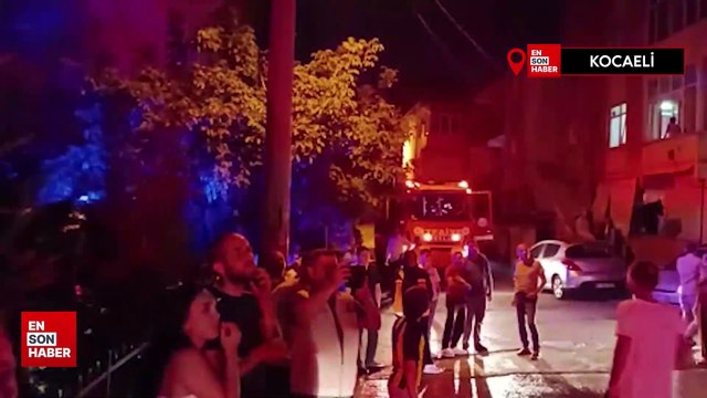 Kocaeli'de 6 katlı binanın çatısında çıkan yangın söndürüldü