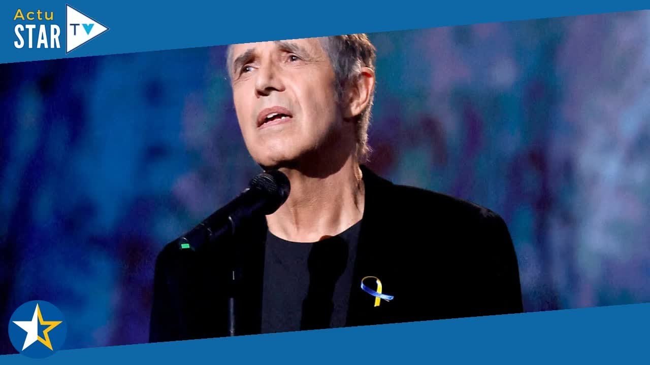 VIDEO Julien Clerc sur scène, il rend hommage à son frère décédé  Je vais chanter  Chanter pour lu