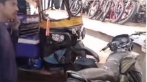 शिवपुरी: तेज रफ्तार कार ने मारी ऑटो को टक्कर,चीख पुकार से दहल उठा इलाका