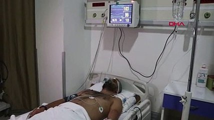 Hasta yakınlarının demir sopayla saldırdığı doktor ağır yaralandı; o anlar kamerada