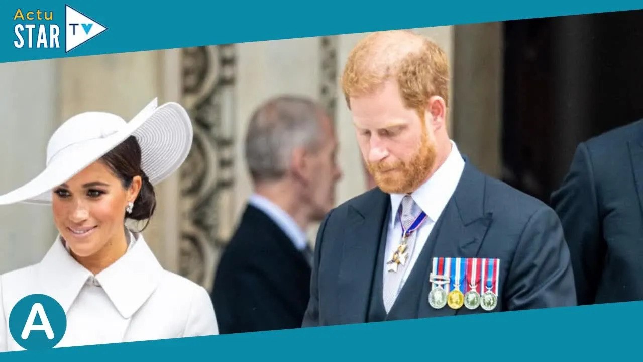 Normalement, il est chauve et roux !  Prince Harry, un tricheur  Une photo de lui visiblement tr