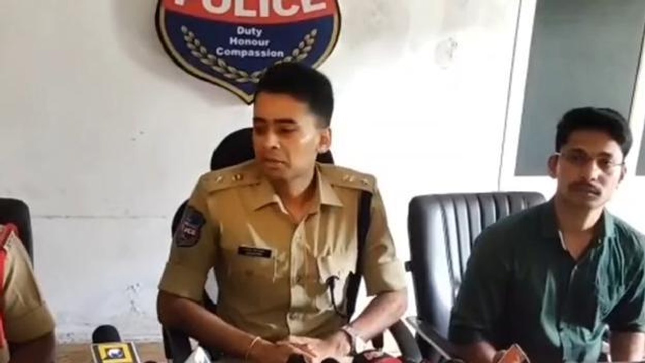 సిరిసిల్ల: సైబర్ నేరగాళ్లను అరెస్ట్ చేసిన పోలీసులు
