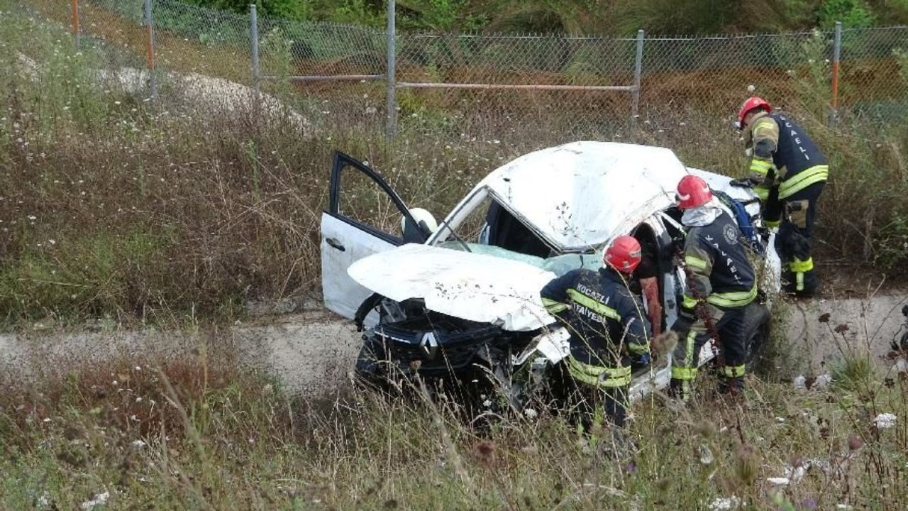 Kuzey Marmara Otoyolu'nda devrilen otomobildeki baba ile oğlu öldü