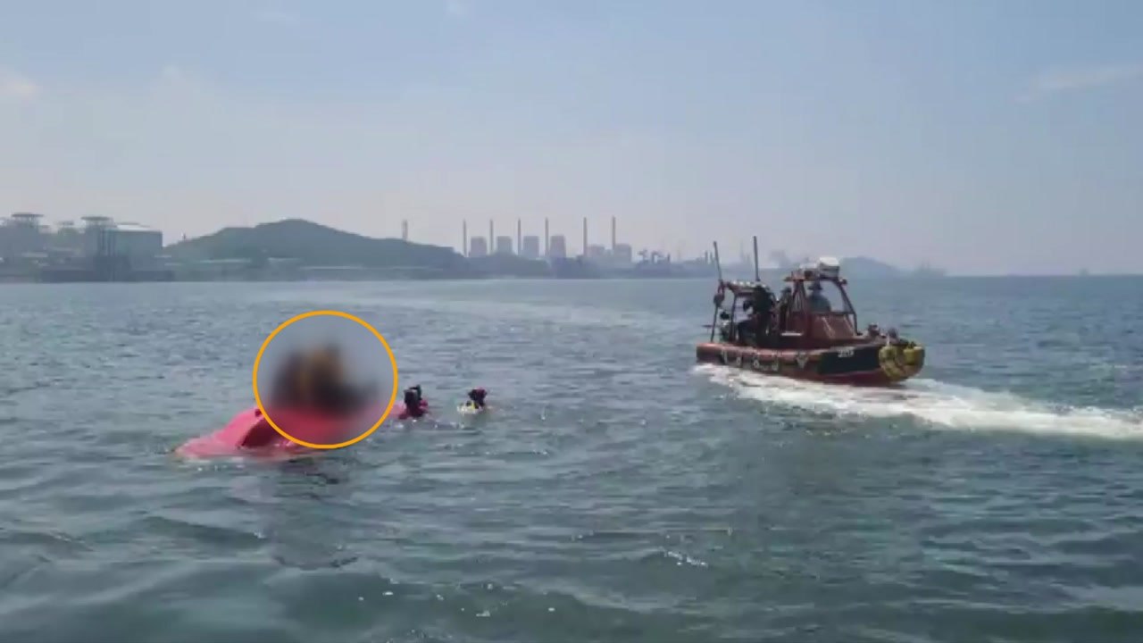 충남 보령 오천항 인근 해상서 레저 보트 전복...3명 구조 / YTN