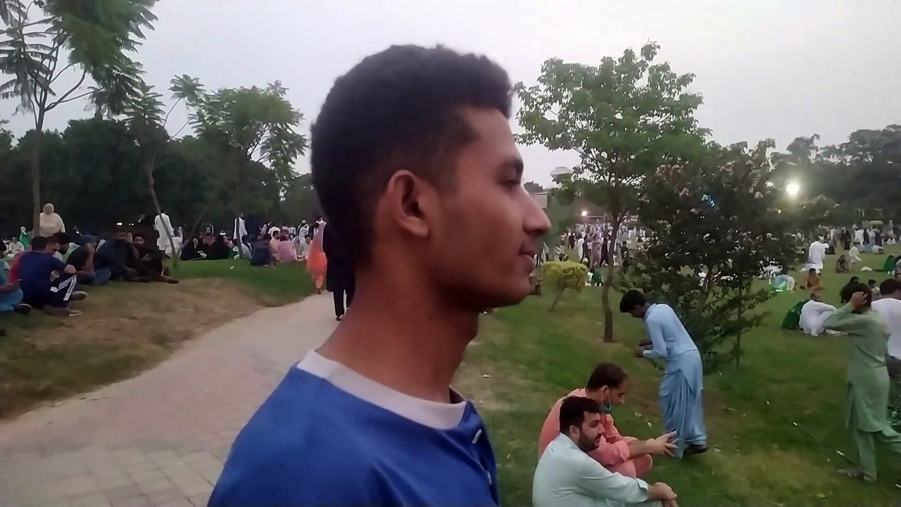 14 august ko race course park ka mahool