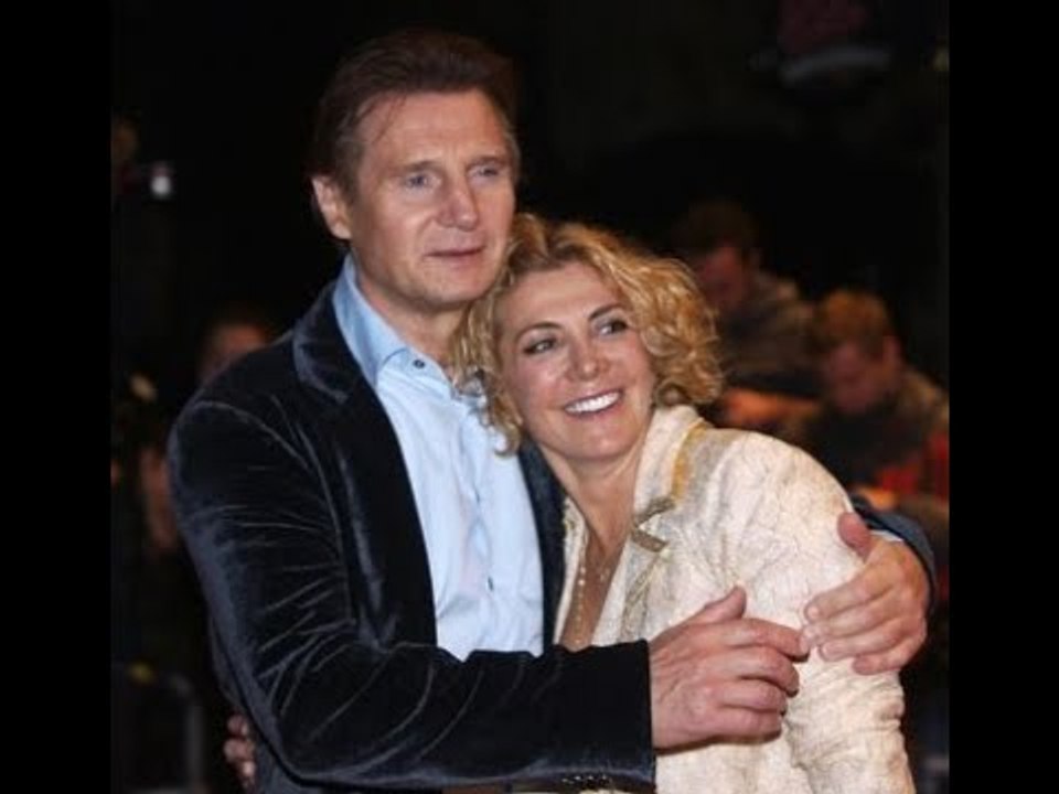 Liam Neeson n'a "jamais su" combien Helen Mirren était plus âgée que lui - C'était difficile pour