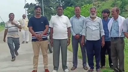 छतरपुर: रिटायरमेंट के बाद नेक पहल, बुजुर्ग कर रहे वृक्षारोपण