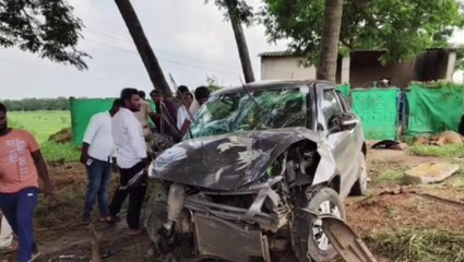 కాకినాడ జిల్లా: విద్యుత్ స్తంభాన్ని ఢీకొన్న కారు.. ముగ్గురికి గాయాలు