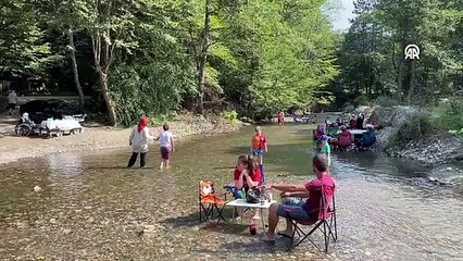 Sıcak havadan bunalanlar sahilleri doldurdu
