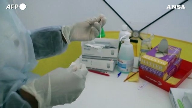 Covid, nuove varianti spingono l'aumento dei casi