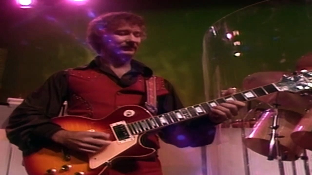 LORETTA LYNN — You Ain't Woman Enough | from  LORETTA LYNN: Country Feelings – Live