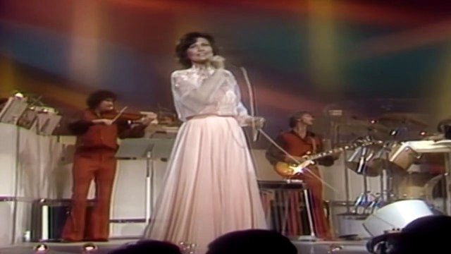 LORETTA LYNN — Me And Bobby McGee | from LORETTA LYNN: Country Feelings – Live