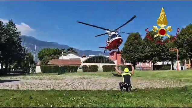 Mandello, punto da un insetto: cane soccorso dai vigili del fuoco in elicottero