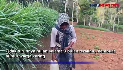 Warga Banjarnegara Rela Naik Turun Bukit Demi Dapatkan Air Bersih