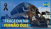 Destroços do ônibus de torcedores do Corinthias que tombou em MG