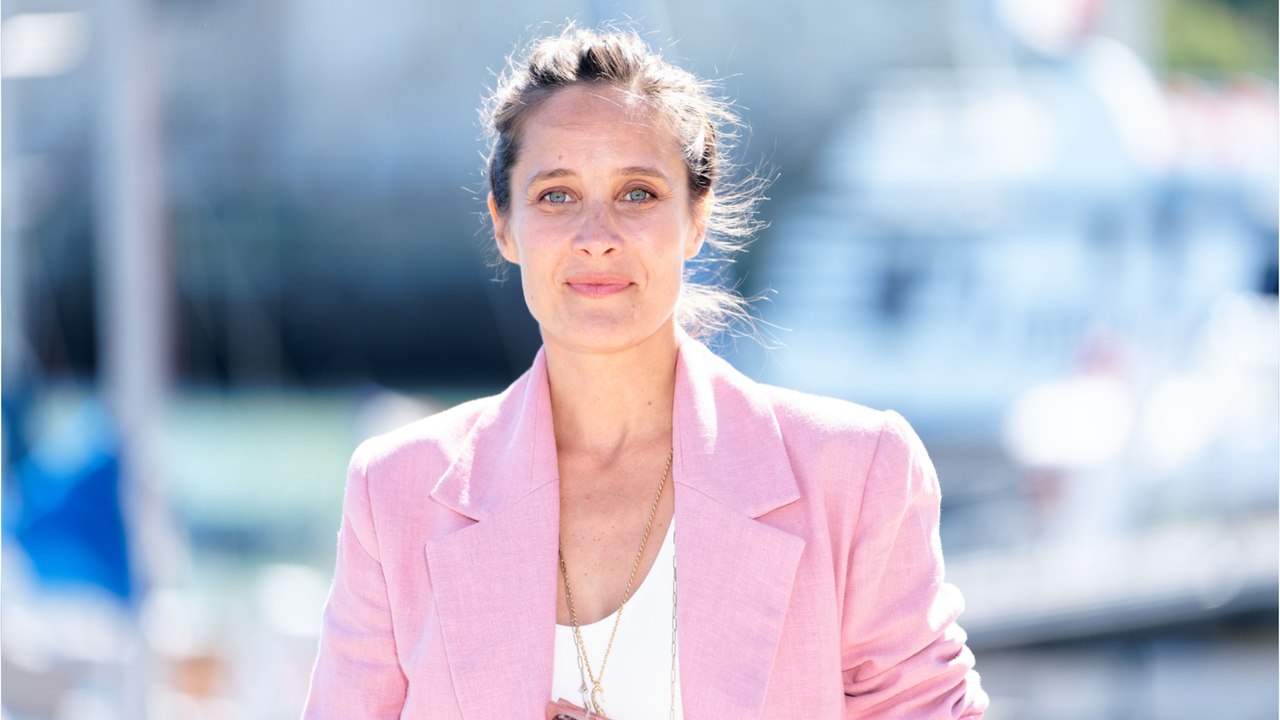 GALA VIDEO - Julie de Bona maman comblée : rare et adorable cliché avec son fils pour la fin des vacances