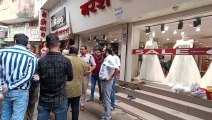 Thieves stole 6 lakh 50 thousand cash from 4 shops from the roof