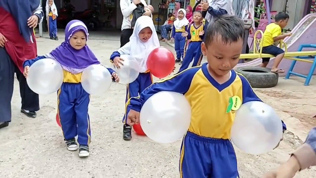 Hilarious Competition Celebrating Indonesia's 17th August Anniversary! Part 3