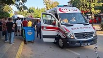 FRENİ BOŞALAN TUR MİNİBÜSÜ AĞACA ÇARPTI; 5'İ TURİST 6 YARALI