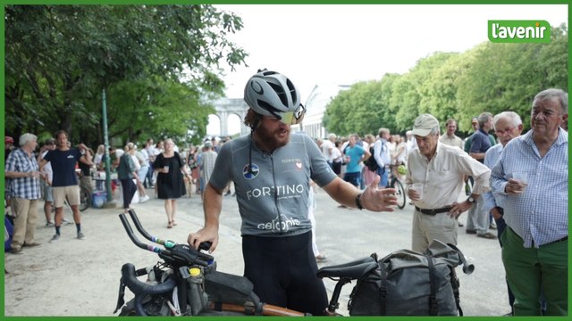 Il l’a fait ! Le Bruxellois Giorgio est revenu de son tour du monde sur un vélo de bois : je n’ai jamais été autant au top