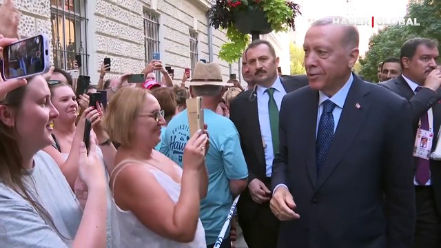 Macar vatandaşlardan Cumhurbaşkanı Erdoğan'a yoğun ilgi