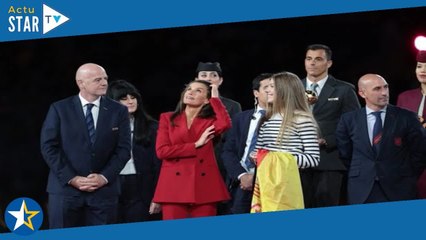 Letizia d’Espagne  incendiaire en tailleur bordeaux, elle remporte une victoire de rang contre Char